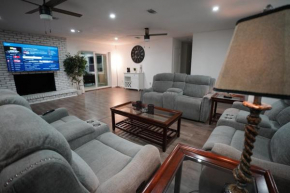 Beautiful Family Home Near Airport, I-10, Shopping